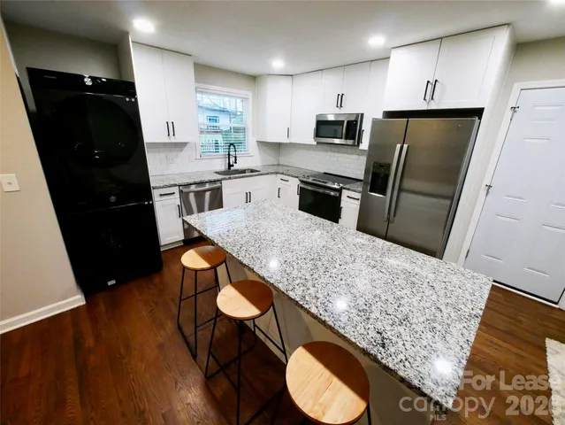 $1,995 | 3308 Revolution Pk Drive, Charlotte, NC 28217