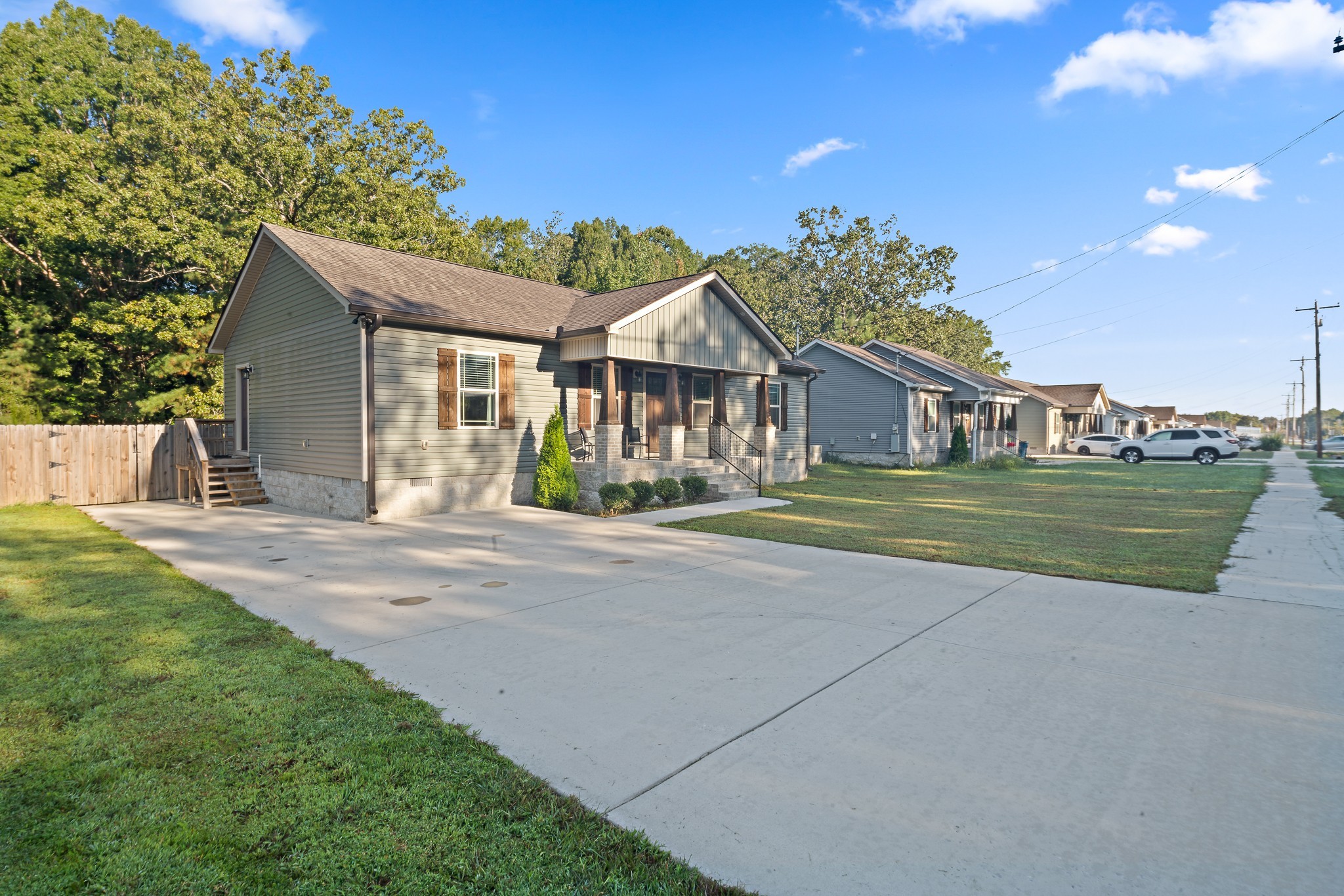1550 South Spring Street Manchester, TN 37355 - Photo 2 of 26 a view of house with outdoor space and porch