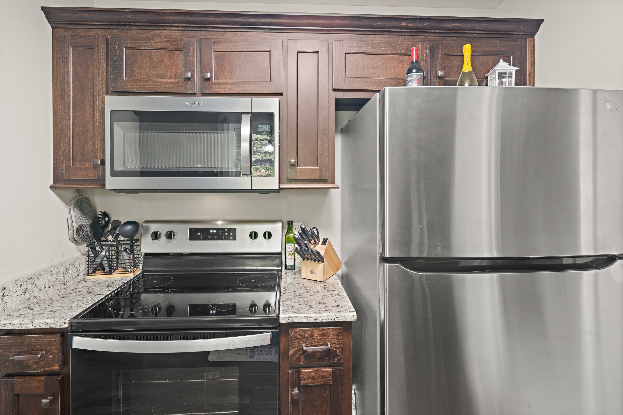 1550 South Spring Street Manchester, TN 37355 - Photo 10 of 26 a kitchen with appliances and cabinets