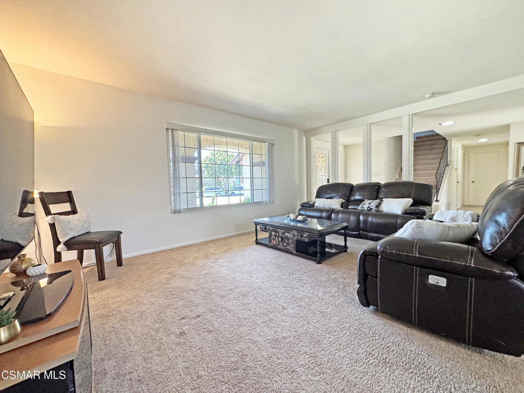 2401 El Portal Way Oxnard, CA 93035 - Photo 4 of 41