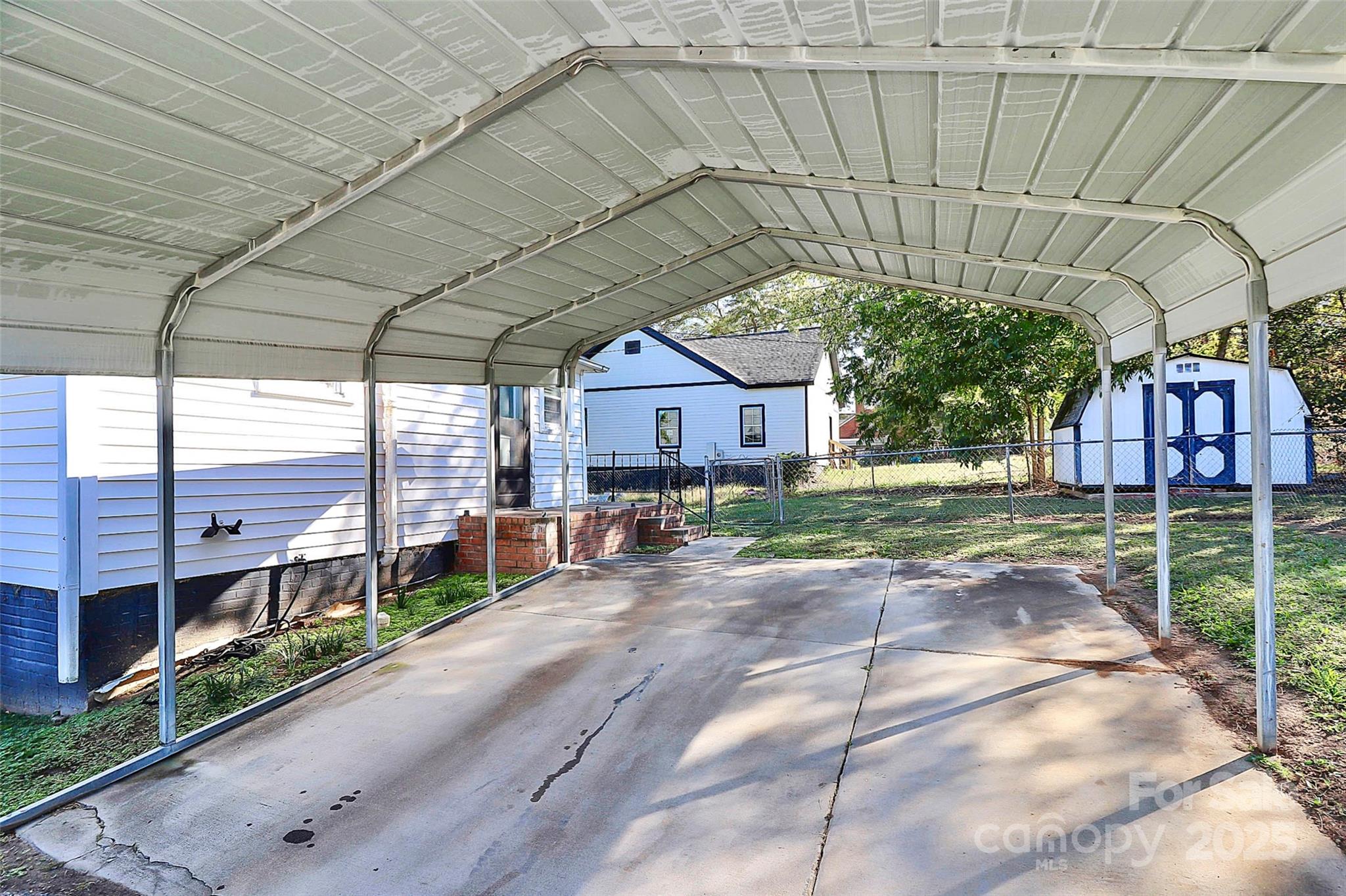 511 West Elliott Street Chester, SC 29706 - Photo 28 of 32 a house view with a sitting space