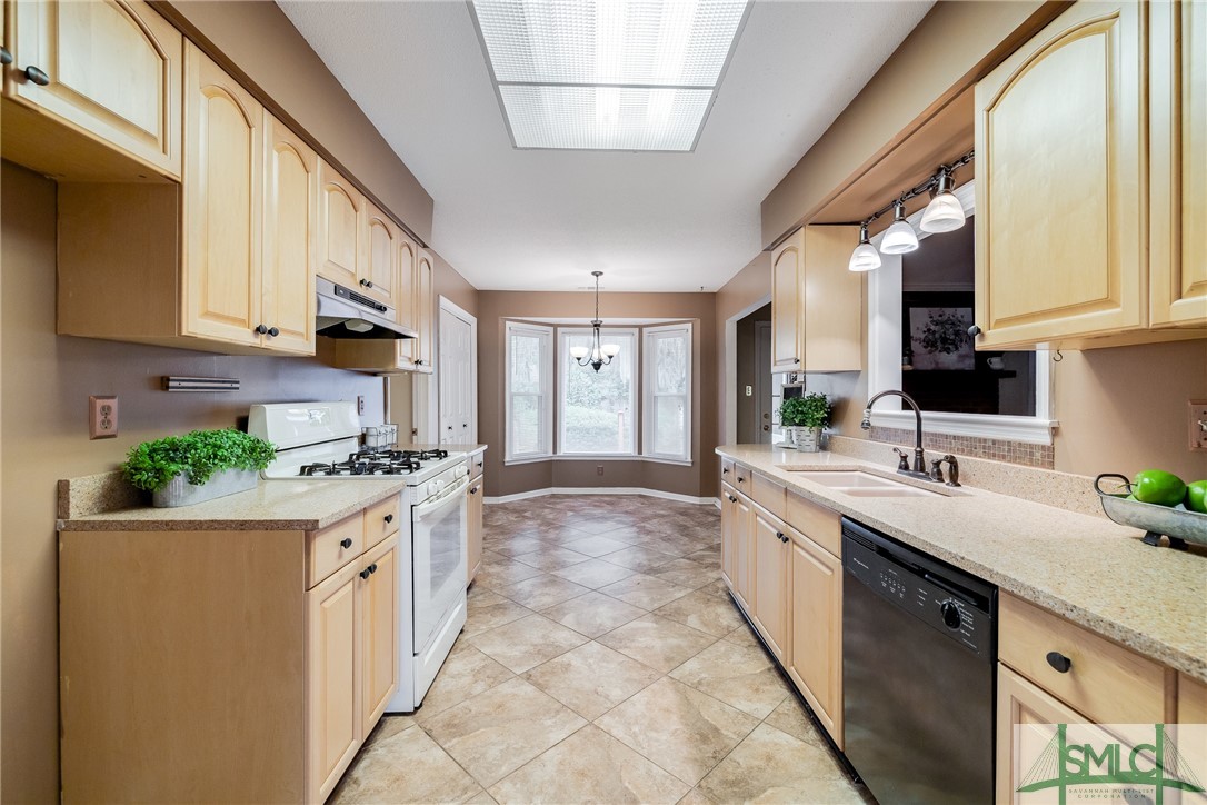 928 Moss Drive Savannah, GA 31410 - Photo 11 of 31