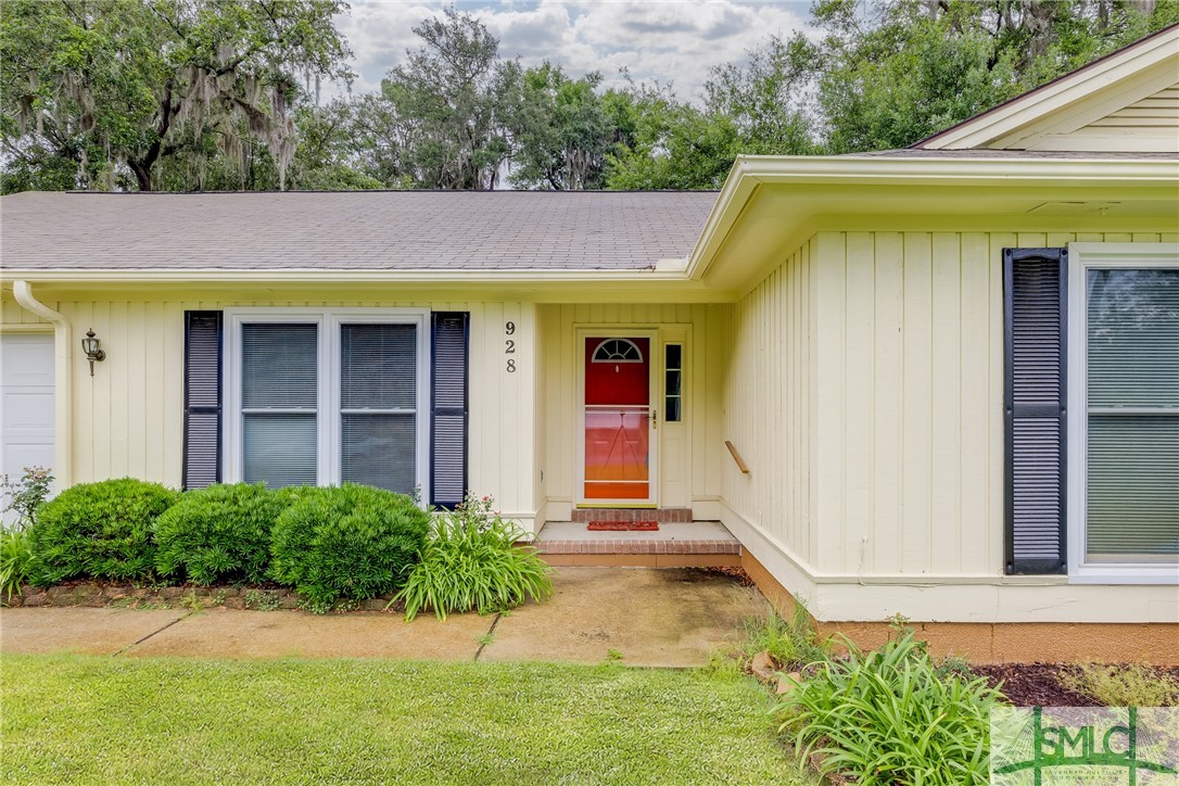 928 Moss Drive Savannah, GA 31410 - Photo 3 of 31