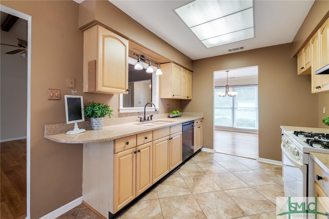 928 Moss Drive Savannah, GA 31410 - Photo 10 of 31