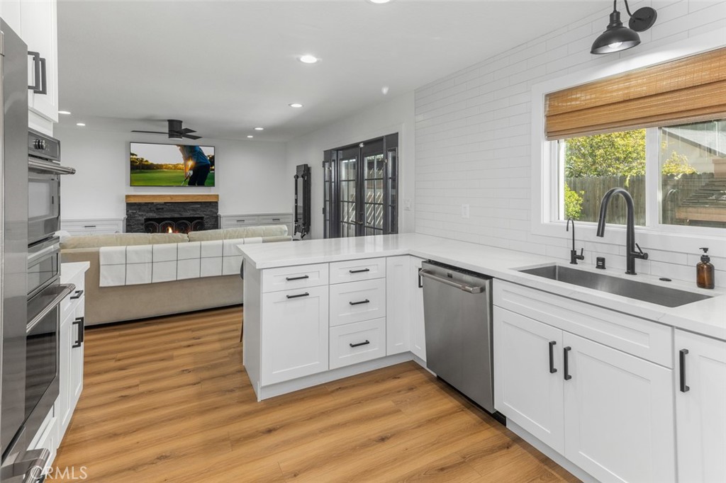 14612 Emerywood Road Tustin, CA 92780 - Photo 22 of 50 Kitchen