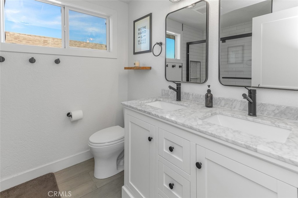 14612 Emerywood Road Tustin, CA 92780 - Photo 27 of 50 Upstairs bath w dual sinks