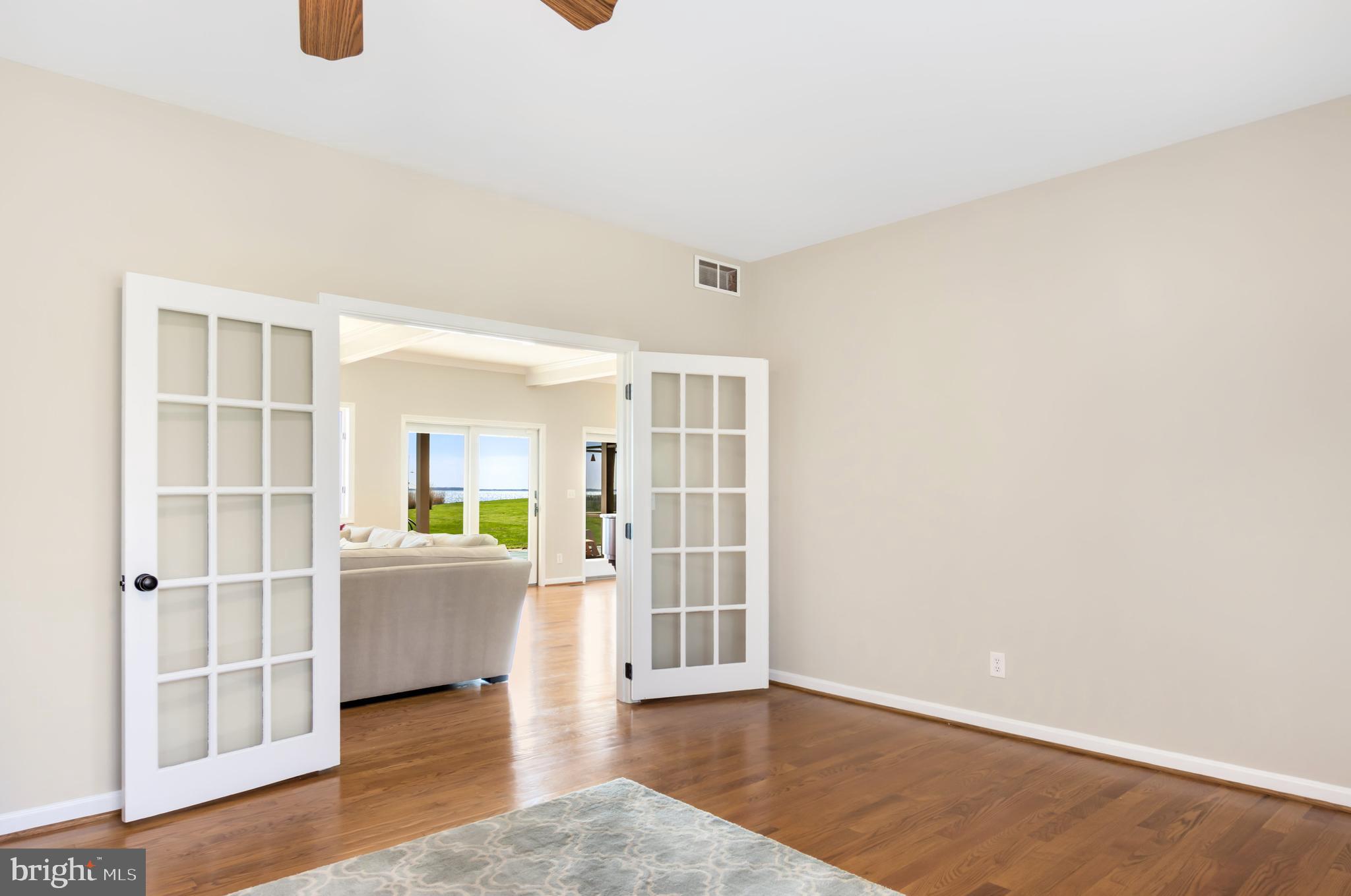 2903 Cox Neck Road East Chester, MD 21619 - Photo 15 of 55 Living Room (Main Level)