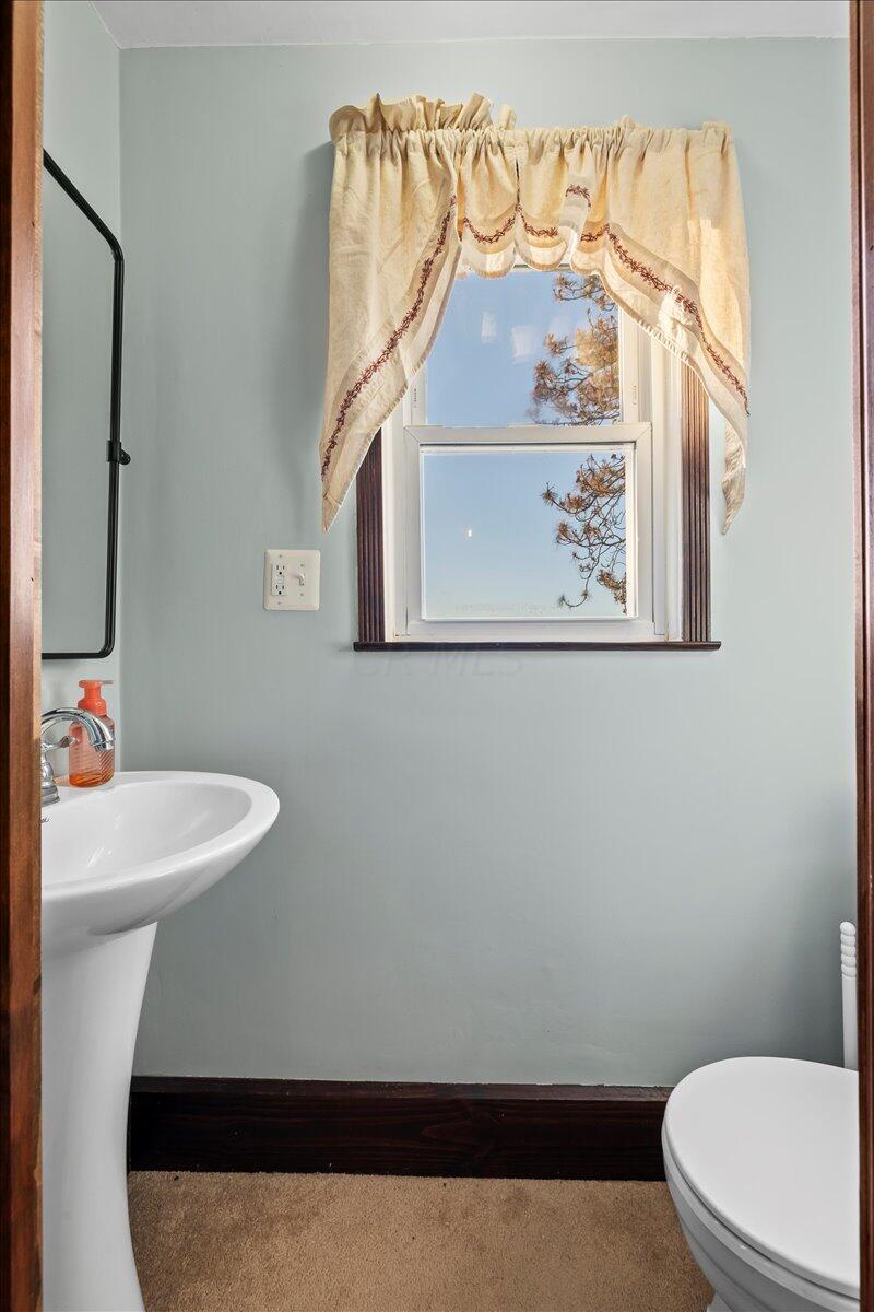 376 Wesley Chapel Road Jeffersonville, OH 43128 - Photo 32 of 47 halfbathjeffersonville
