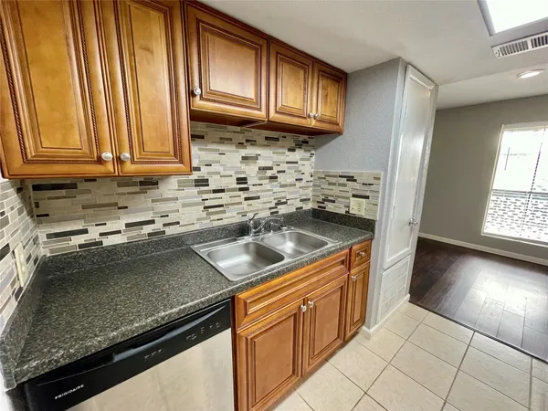 $1,600 | 1516 Bay Area Boulevard, Unit E4, Houston, TX 77058