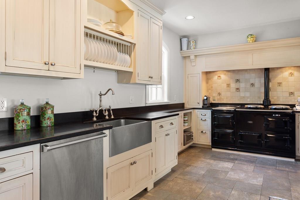 2 Broadmere Way Marblehead, MA 01945 - Photo 10 of 32