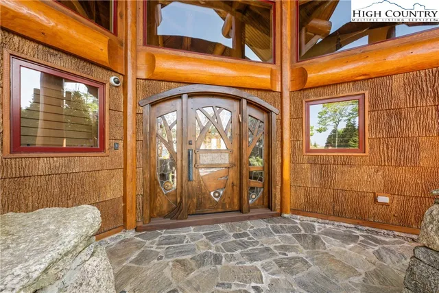 a view of a entrance door of the house