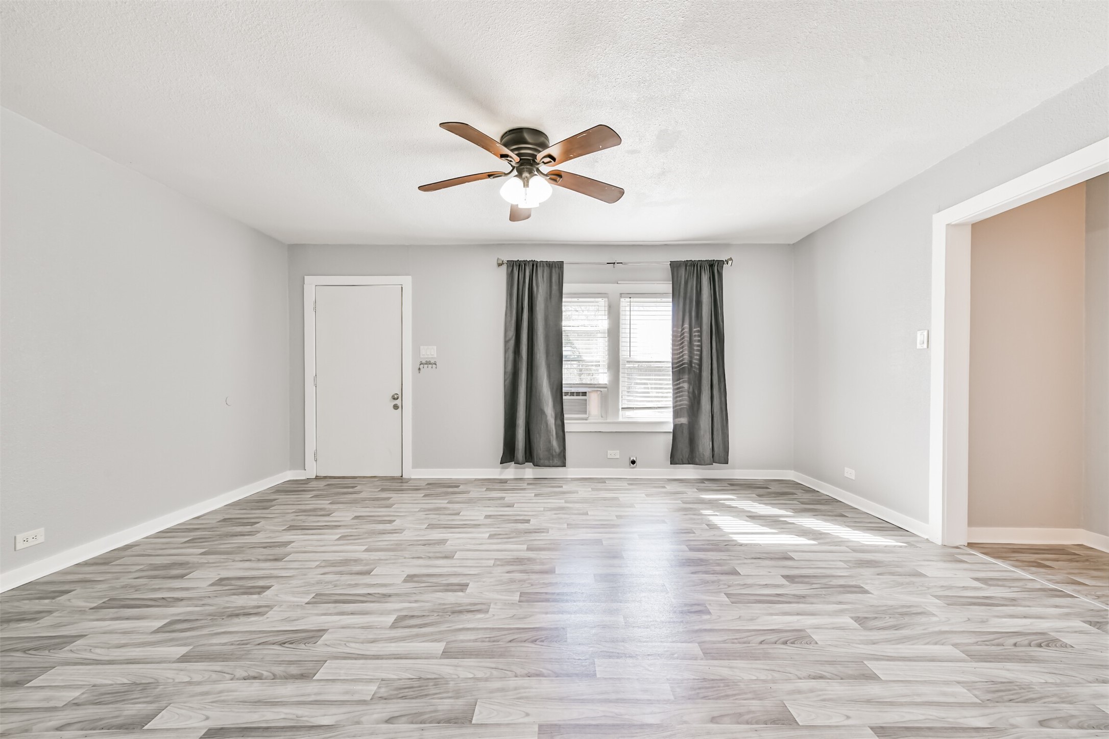 1021 Maple Street La Marque, TX 77568 - Photo 4 of 17 Living room