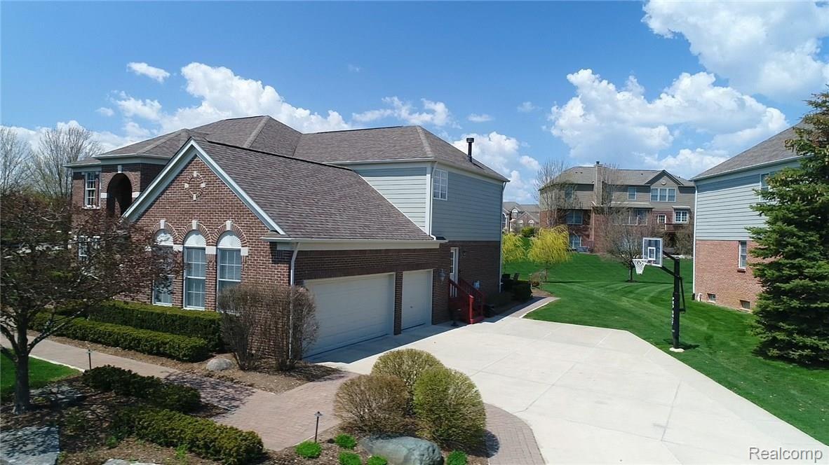 2287 Andover Boulevard Rochester, MI 48306 - Photo 4 of 40 DJI_0008-1.jpg