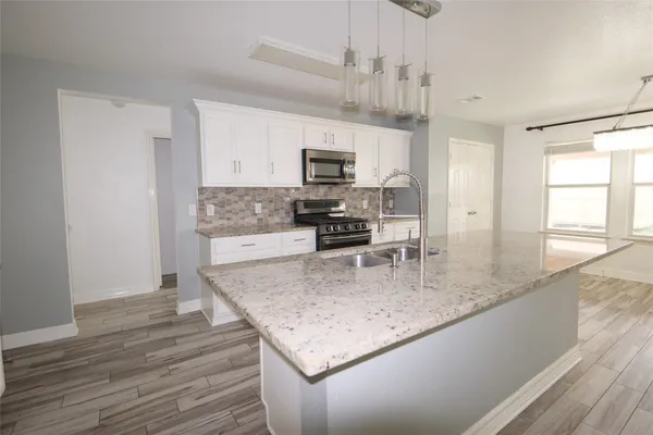 $2,500 | 15514 Satsuma Point Court, Houston, TX 77049