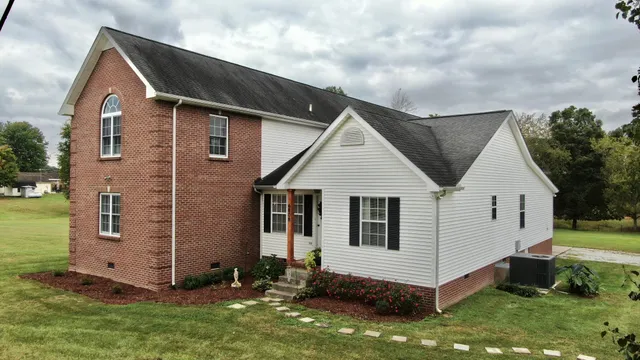 a view of a house with a yard