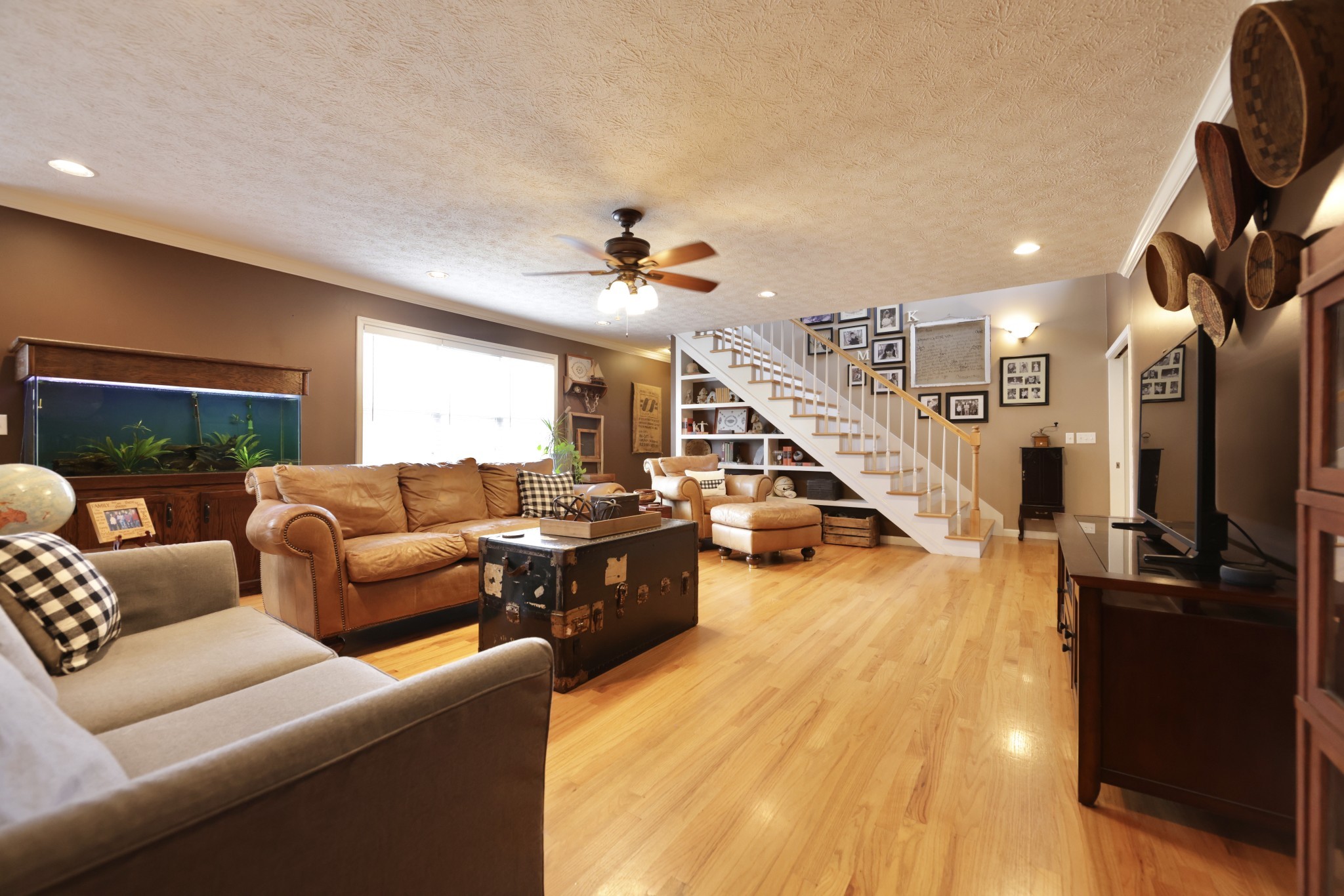6808 Hester Road Springfield, TN 37172 - Photo 25 of 50 a living room with furniture and a flat screen tv