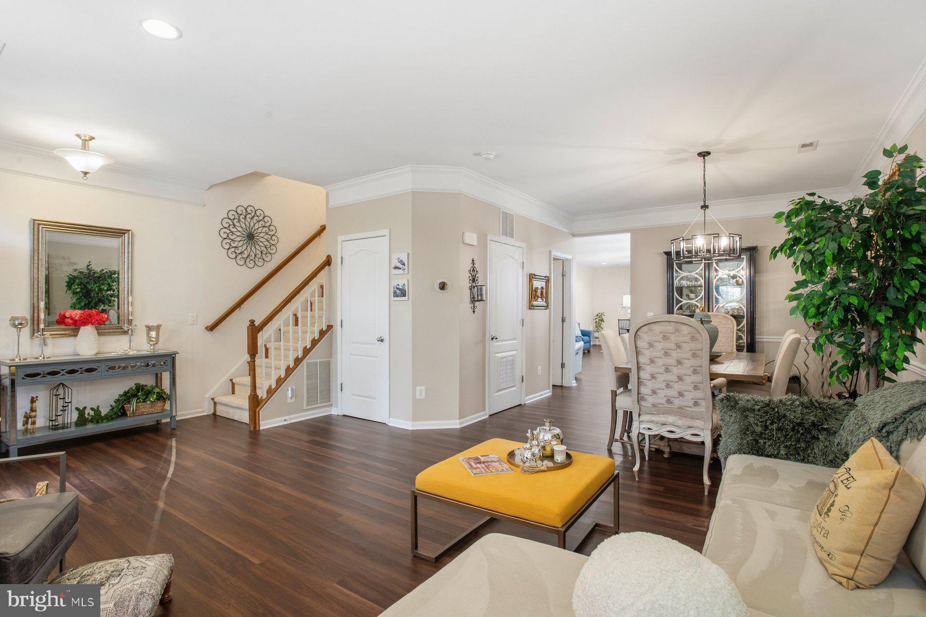 19466 Front Street Leesburg, VA 20176 - Photo 7 of 34 Inviting open space with elegant charm.