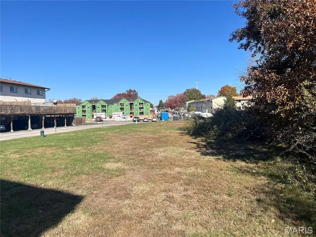 $300,000 | 290 Carmel Woods Drive, Ellisville, MO 63021