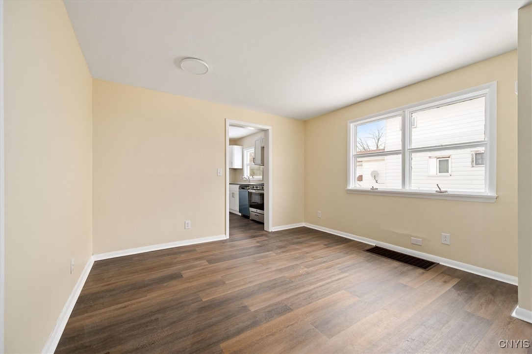 546 Stone Street Oneida, NY 13421 - Photo 5 of 33