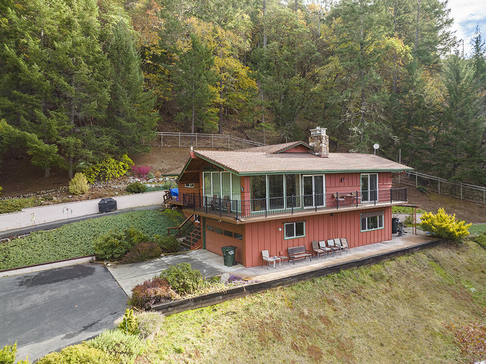 775 Trollview Road Grants Pass, OR 97527 - Photo 4 of 47 3a