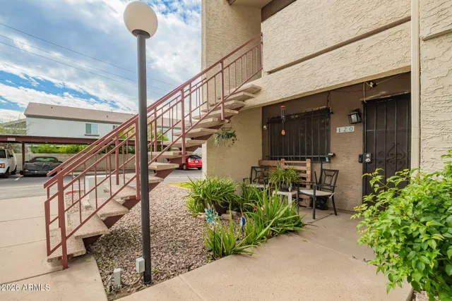 $275,000 | 3301 East Earll Drive, Unit 120, Phoenix, AZ 85018