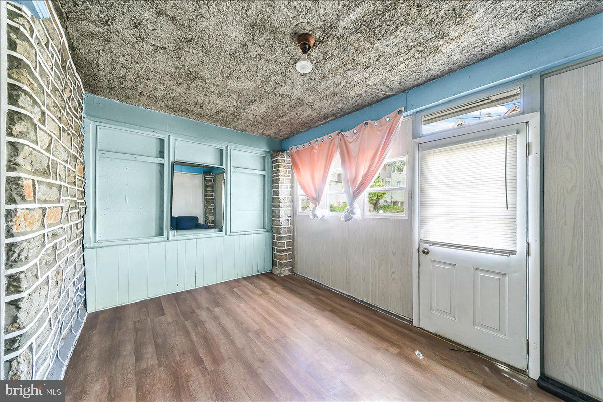 9 Ardsley Road Upper Darby, PA 19082 - Photo 5 of 20 enclosed front porch