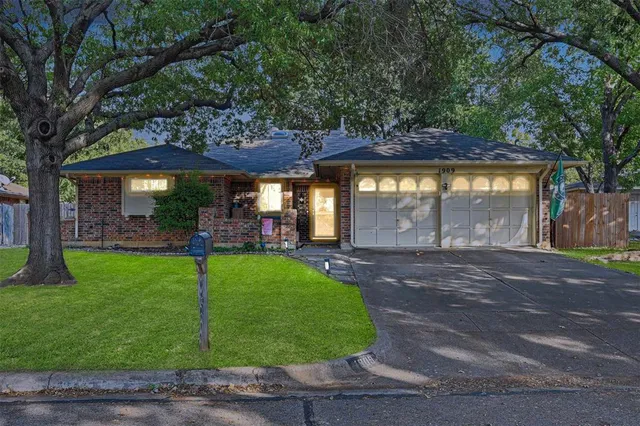a view of a house with backyard and a tree