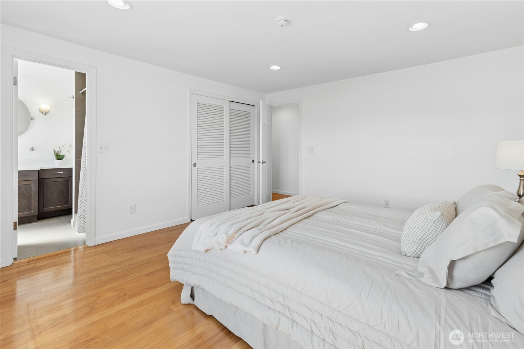 17154 Northeast 5th Street Bellevue, WA 98008 - Photo 18 of 40