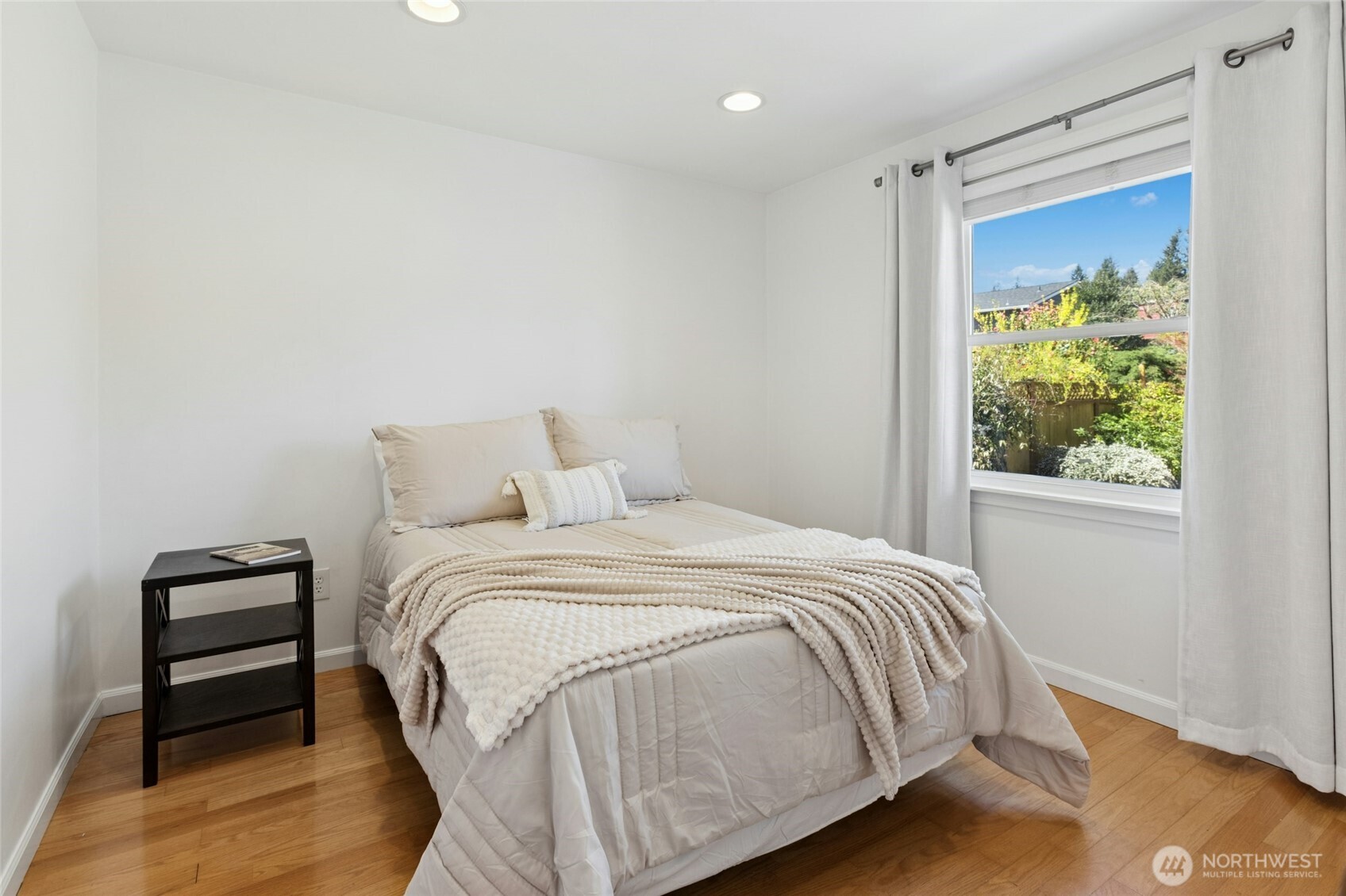 17154 Northeast 5th Street Bellevue, WA 98008 - Photo 23 of 40