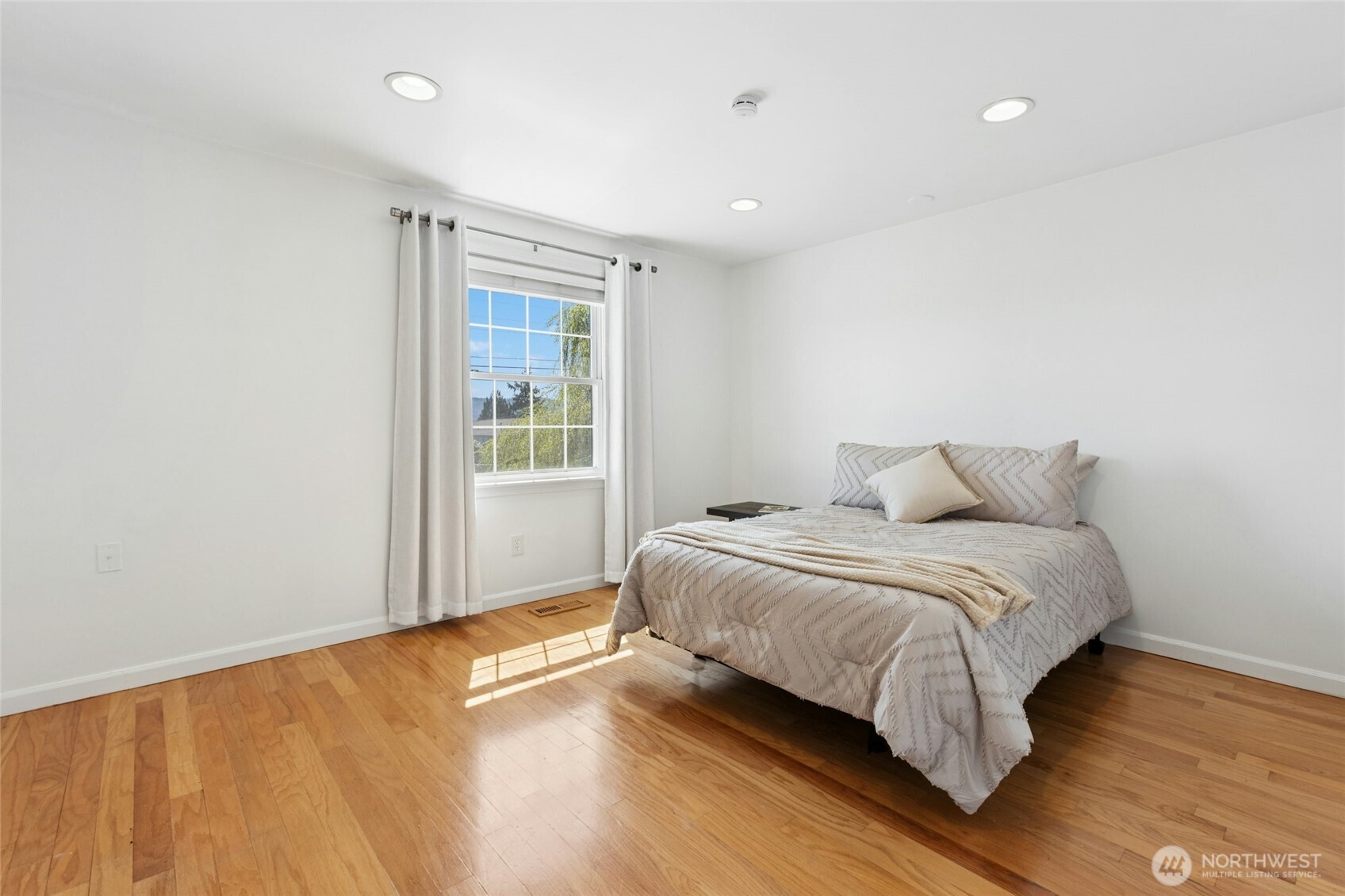 17154 Northeast 5th Street Bellevue, WA 98008 - Photo 25 of 40