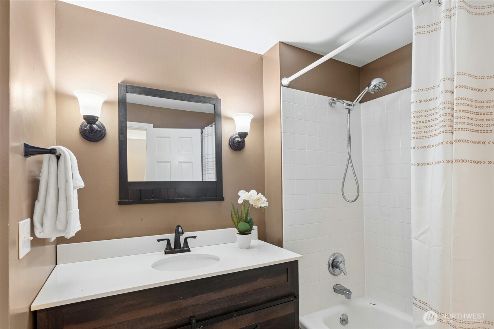 17154 Northeast 5th Street Bellevue, WA 98008 - Photo 27 of 40
