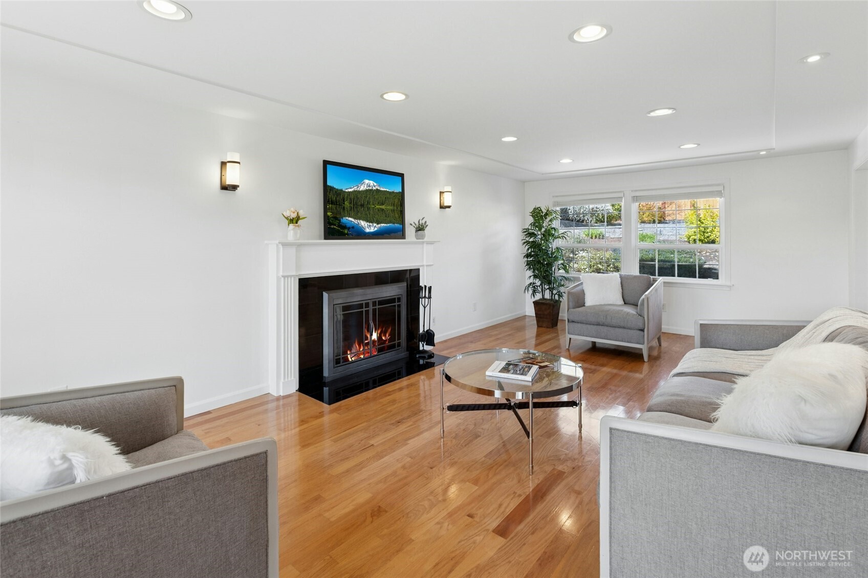 17154 Northeast 5th Street Bellevue, WA 98008 - Photo 4 of 40