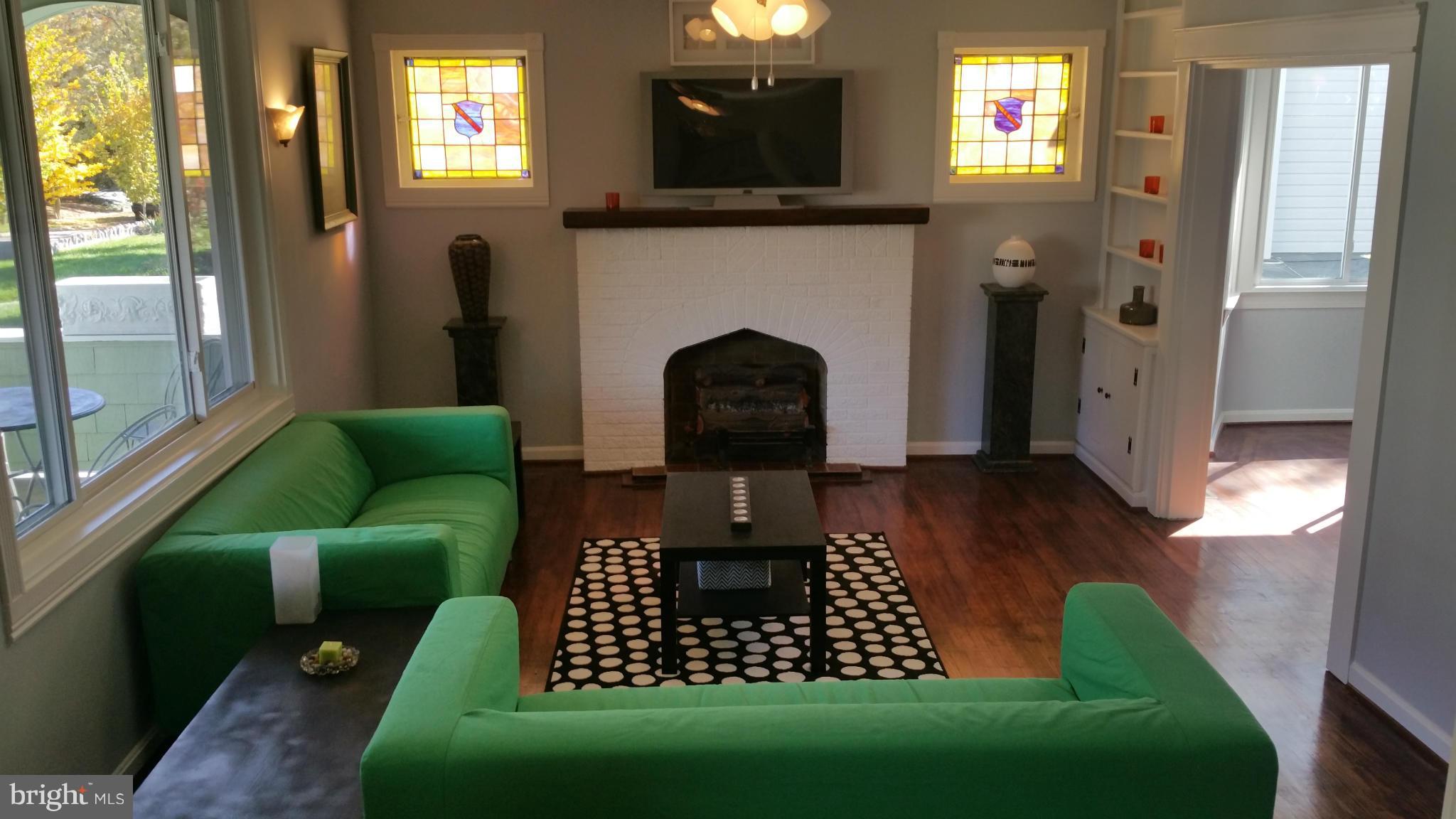 3103 Beverly Road Baltimore, MD 21214 - Photo 5 of 24 Living Room
