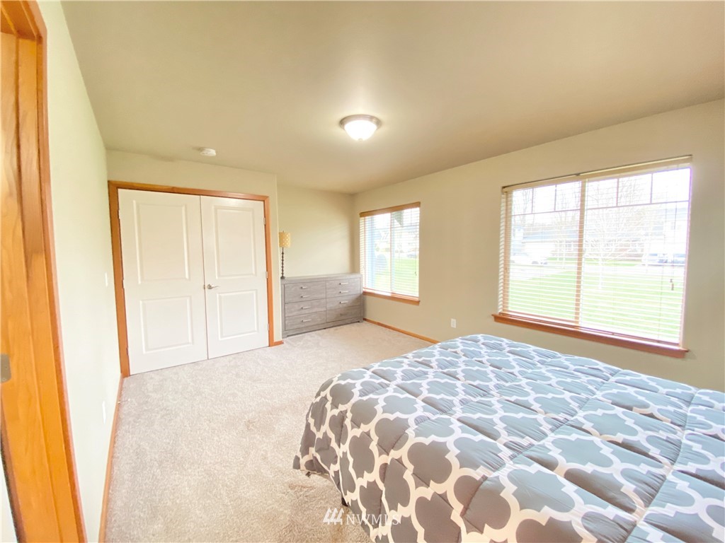2097 Roxy Loop Ferndale, WA 98248 - Photo 11 of 38 Gallery Image 11