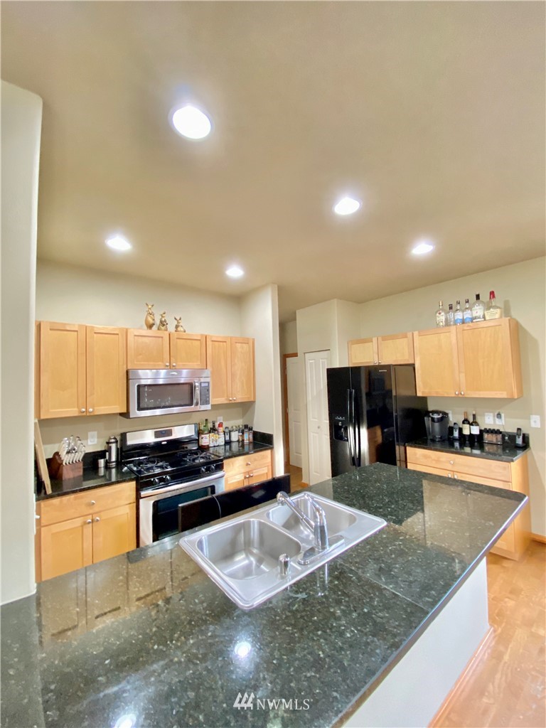 2097 Roxy Loop Ferndale, WA 98248 - Photo 12 of 38 Gallery Image 12