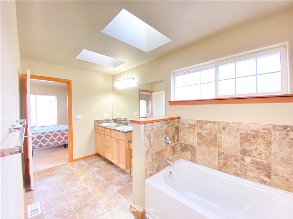 2097 Roxy Loop Ferndale, WA 98248 - Photo 7 of 38 Gallery Image 7