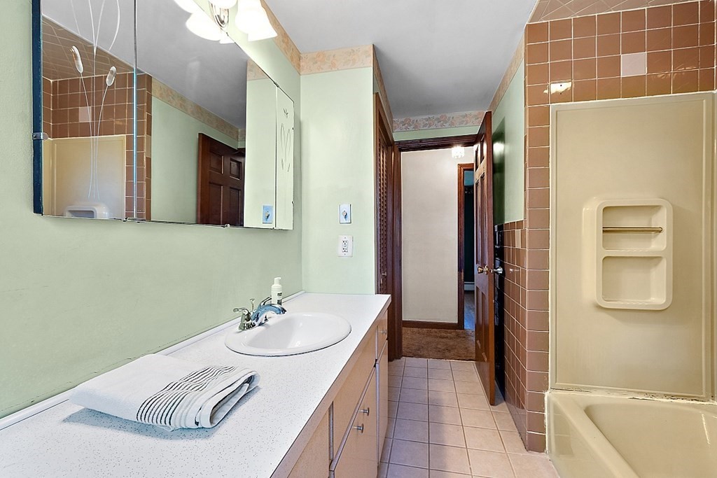 9 Clark Road Peabody, MA 01960 - Photo 17 of 28 Gallery Image 17