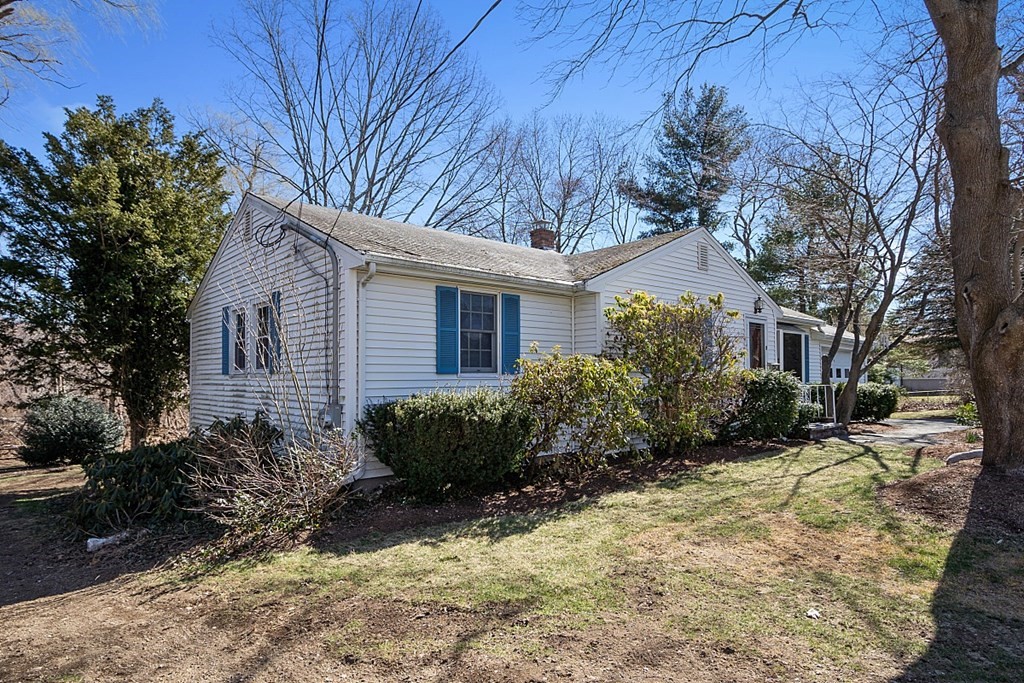 9 Clark Road Peabody, MA 01960 - Photo 3 of 28 Gallery Image 3