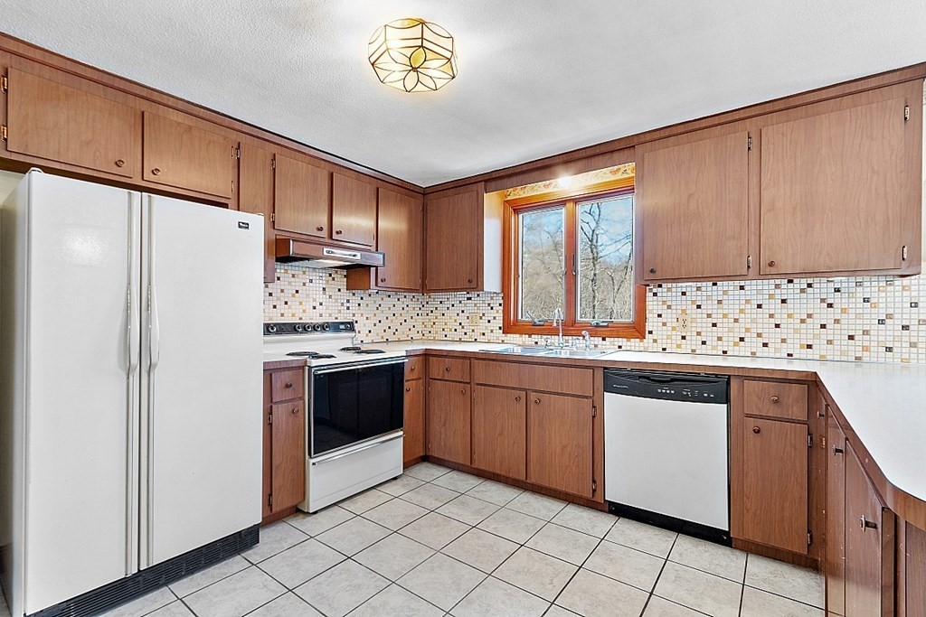 9 Clark Road Peabody, MA 01960 - Photo 7 of 28 Gallery Image 7