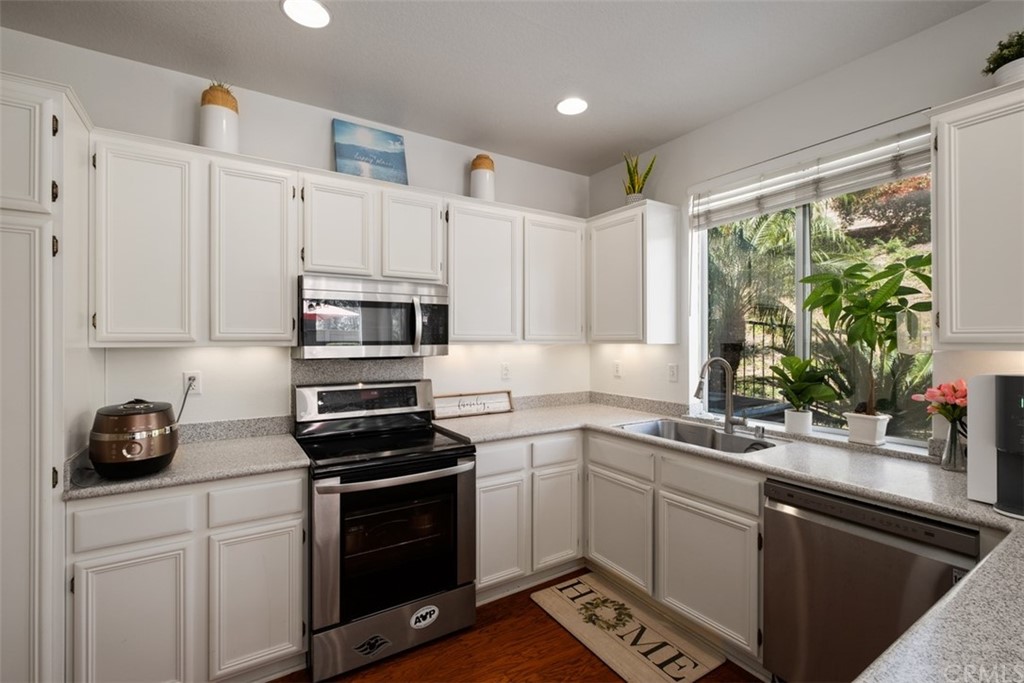 10072 Albee Avenue Tustin, CA 92782 - Photo 15 of 41