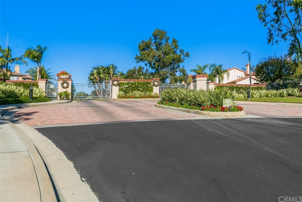 10072 Albee Avenue Tustin, CA 92782 - Photo 3 of 41