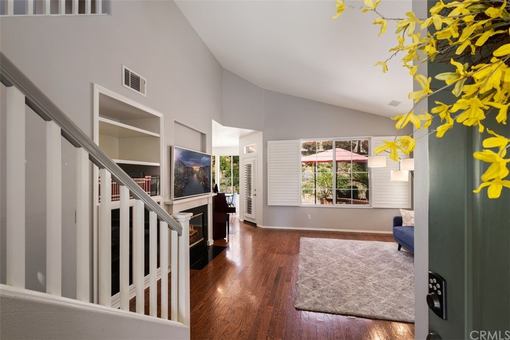 10072 Albee Avenue Tustin, CA 92782 - Photo 7 of 41