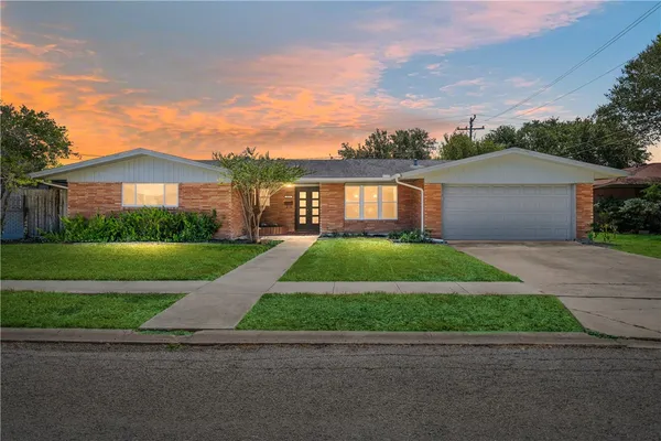 $2,000 | 429 Montclair Drive, Corpus Christi, TX 78412