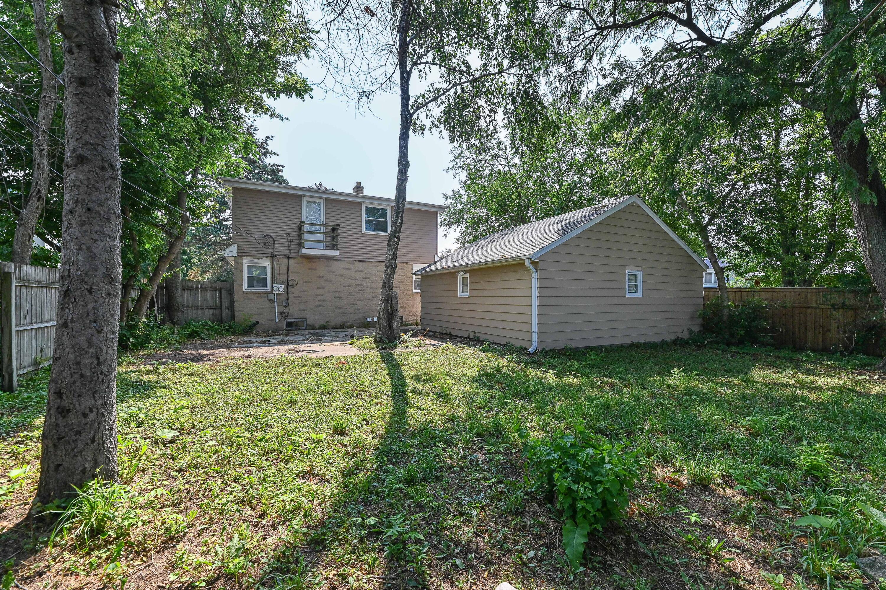 1728 Cleveland Avenue, Unit 1730 Racine, WI 53405 - Photo 36 of 39 /backyard