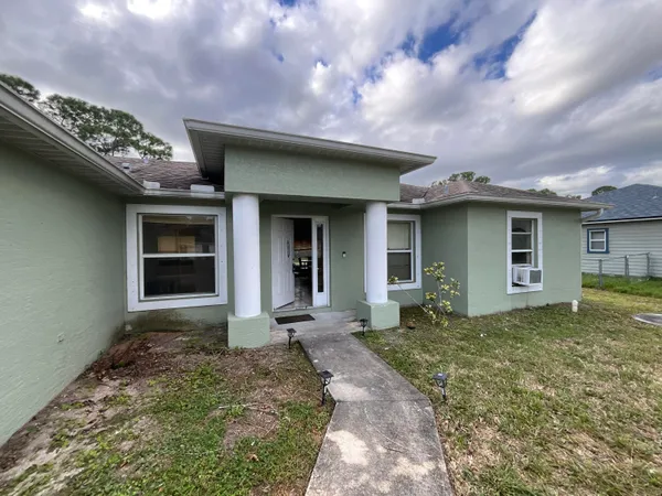 $2,350 | 1002 Southwest Romaine Lane, Port St. Lucie, FL 34953