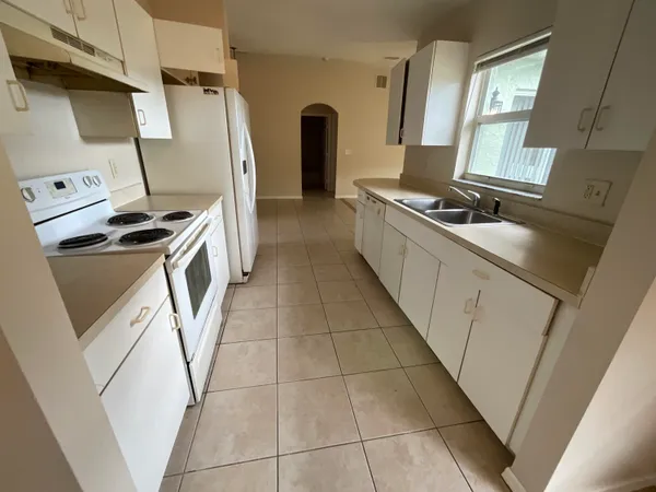 $2,350 | 1002 Southwest Romaine Lane, Port St. Lucie, FL 34953