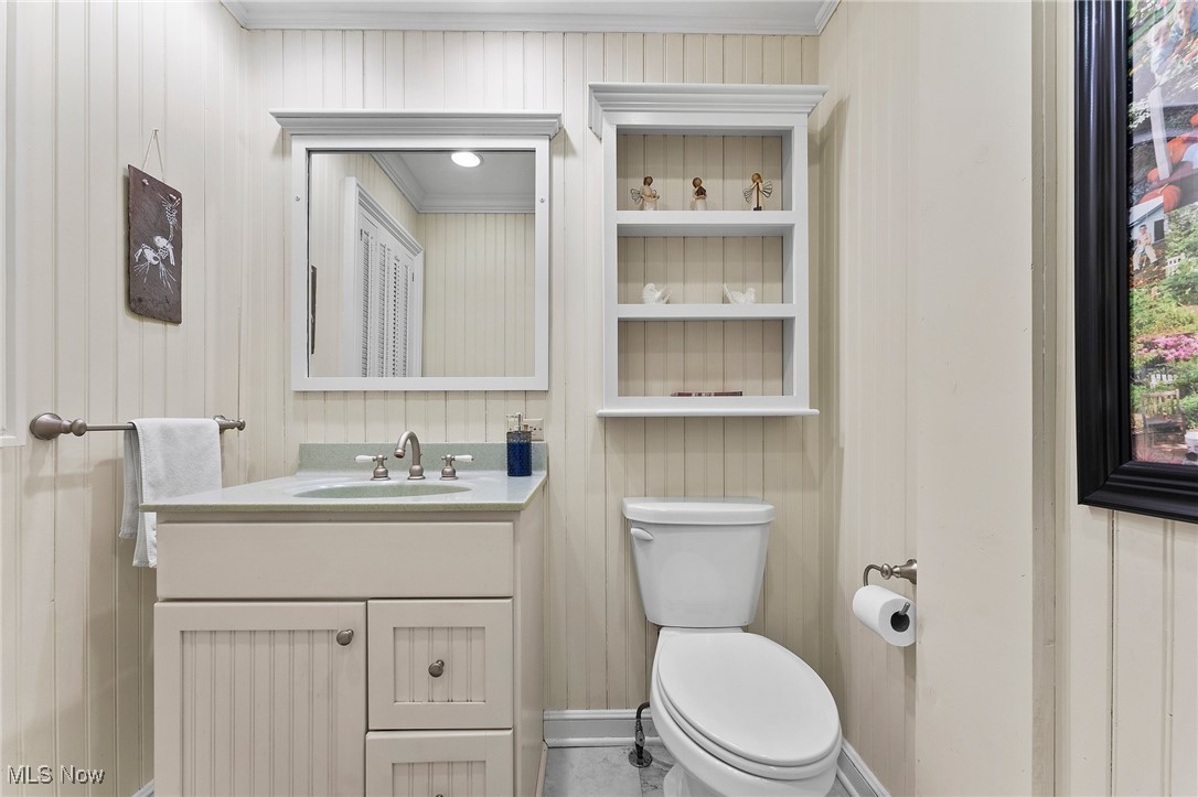 715 Barlow Road Hudson, OH 44236 - Photo 26 of 50 1st level full bath.