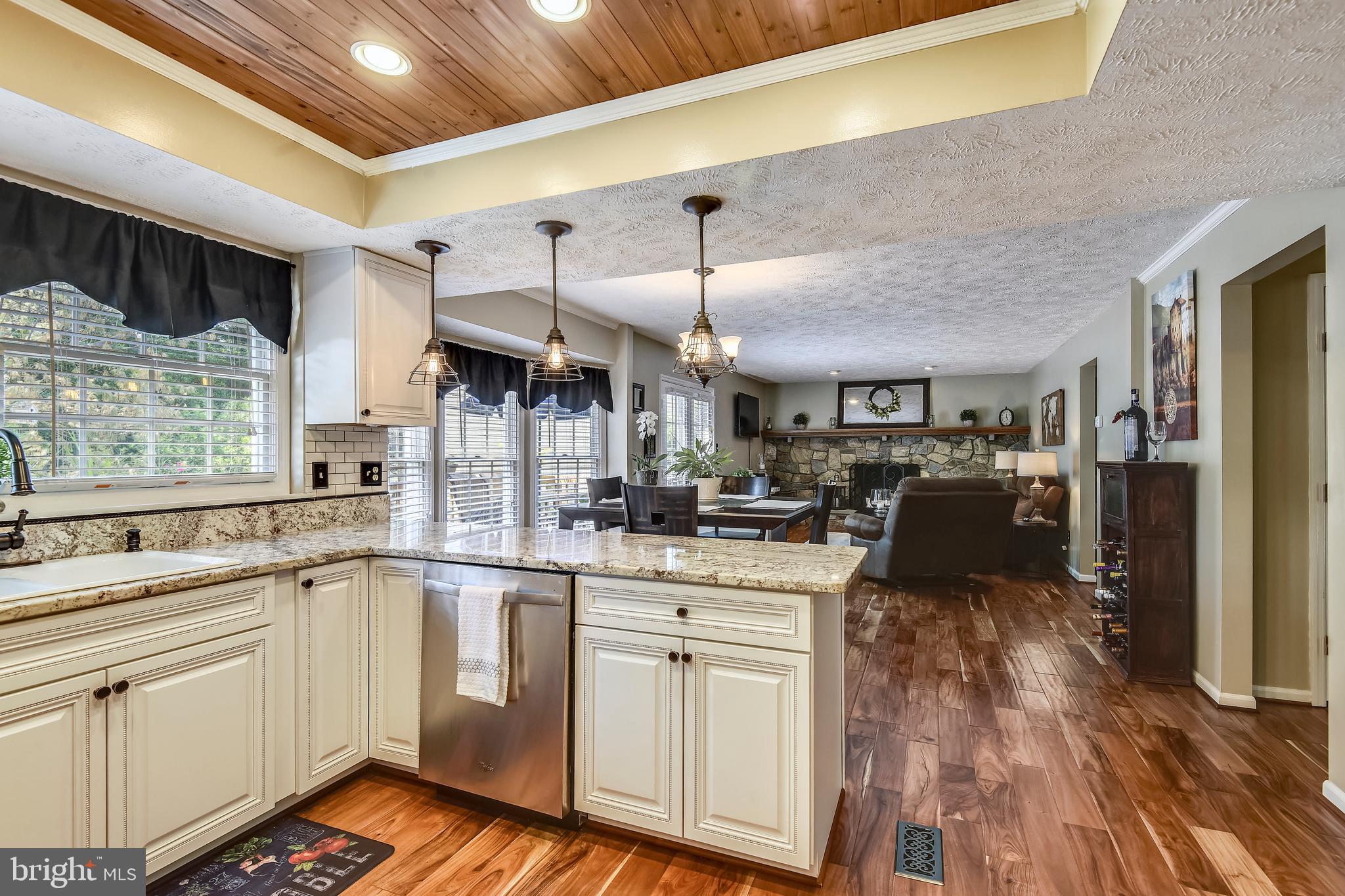 12613 Bridoon Lane Reston, VA 20191 - Photo 3 of 46 Kitchen