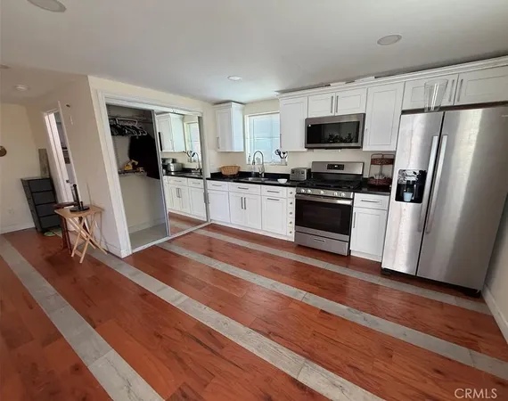 $1,650 | 24001 Bessemer Street, Woodland Hills, CA 91367