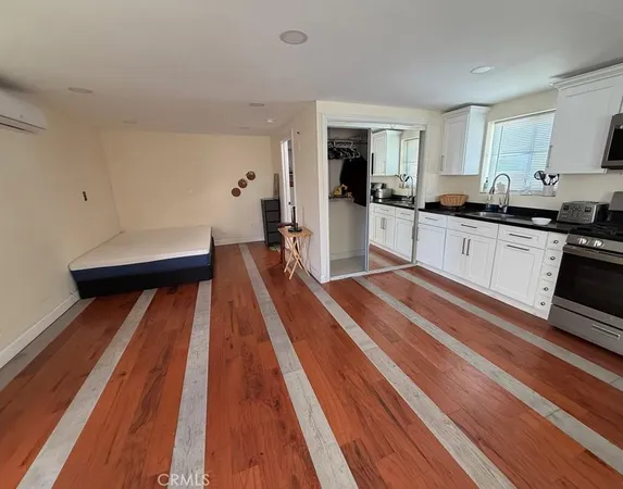 $1,650 | 24001 Bessemer Street, Woodland Hills, CA 91367